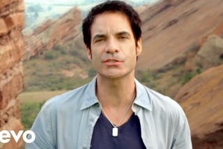 Train feat. Ashley Monroe - Bruises