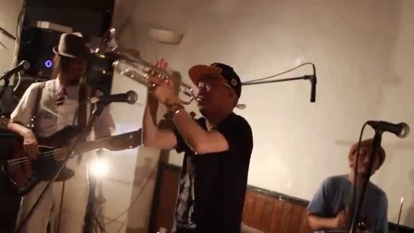 韻シスト BAND Mitch 沖縄 北谷 Cafe Terrace