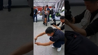 КИТАЙЦАМ ДВОЙНЯШКИ ПОДАРИЛИ ФОТО НА ПАМЯТЬ. Гуанчжоу. Кантонская выставка детских игрушек#детиМодели