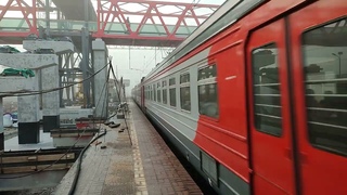 Электропоезд ЭД4М-0192/0200 выплывает из тумана
