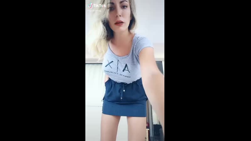 Fefy Velazques сняла трусики и показала интимные места в спальне