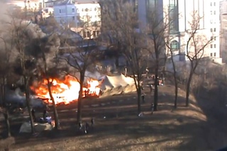 18 февраля 2014. Киев. Початок штурму Майдану 18 лютого. Барикада біля м.Хрещатик на Інститутській.