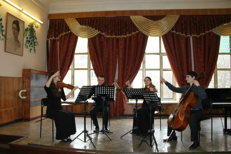 Квітка Весняна @->->-- | Киев