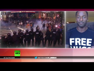В Шарлотт активист-афроамериканец предлагает полицейским обняться