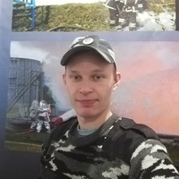 Евгений Ларионов