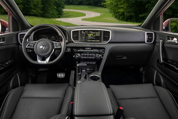 ia показала обновленный Sportage (но не для нас). Рестайлинговый кроссовер дебютировал на мотор-шоу в Чикаго, вскоре новинка начнёт продаваться на американском рынке.Кардинальных изменений во
