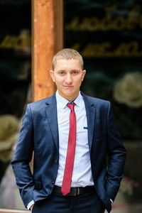 Денис Попов