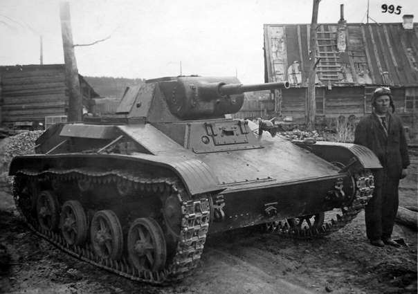 Т-45. ДИТЯ КОМПРОМИССА История Т-45 началась весной 1942 года, когда советский Наркомат танковой промышленности приказал заводу 37 в городе Горьком прекратить выпуск лёгких танков Т-60. Их место