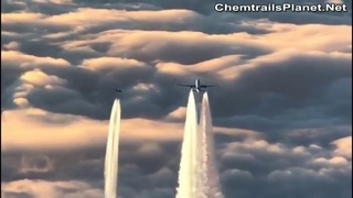 Pilot Filmed  Chemtrail Live Spraying!