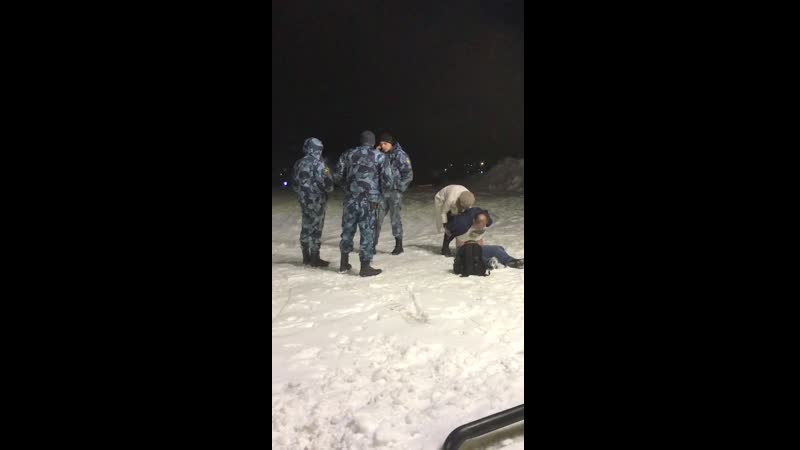 скрутили бедолагу(