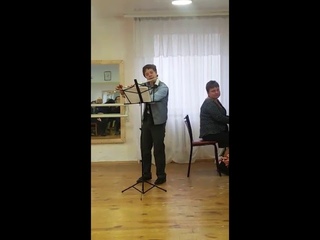 Артем Алексеенко играет на флейте