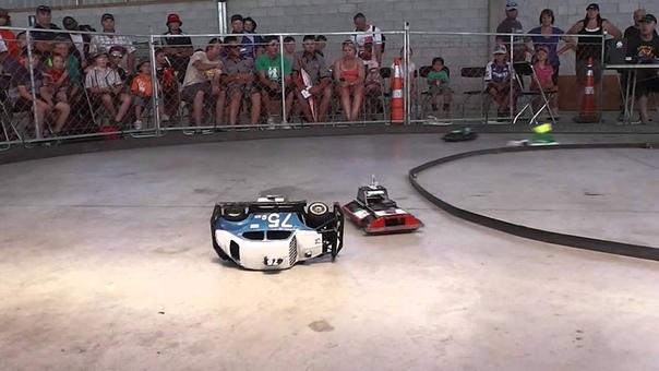 RC Speedway Display at Muscle Car Madness 2013. Smashing, Crashing