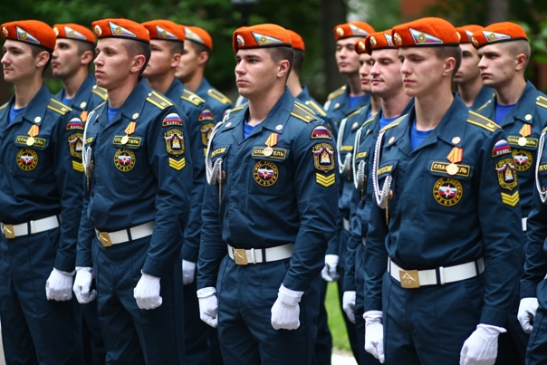 МЧС России беретка. Войска гражданской обороны МЧС России форма. Парадная форма войск МЧС России. Берет МЧС России. Фото нового образца. МЧС России беретка. Войска гражданской обороны МЧС России форма. Парадная форма войск МЧС России. Берет МЧС России.