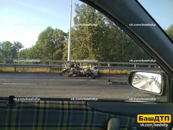 Массовая авария на трассе под Уфой: автобус и легковушка врезались в асфальтоукладчик Это картинка