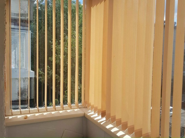 Вертикальные жалюзи на балконе фото Вертикальные жалюзи на балконе фото