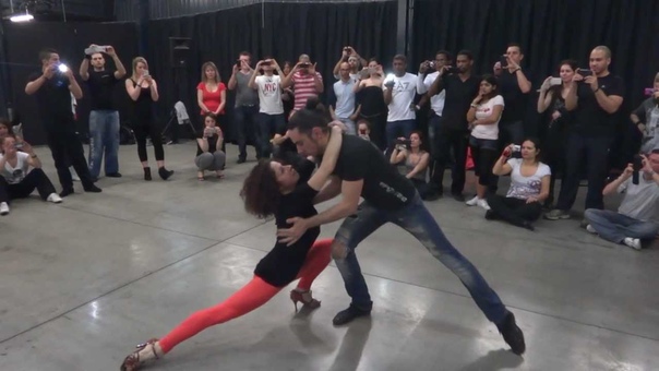 Bachata Acrobatica with José and Elena at KOB